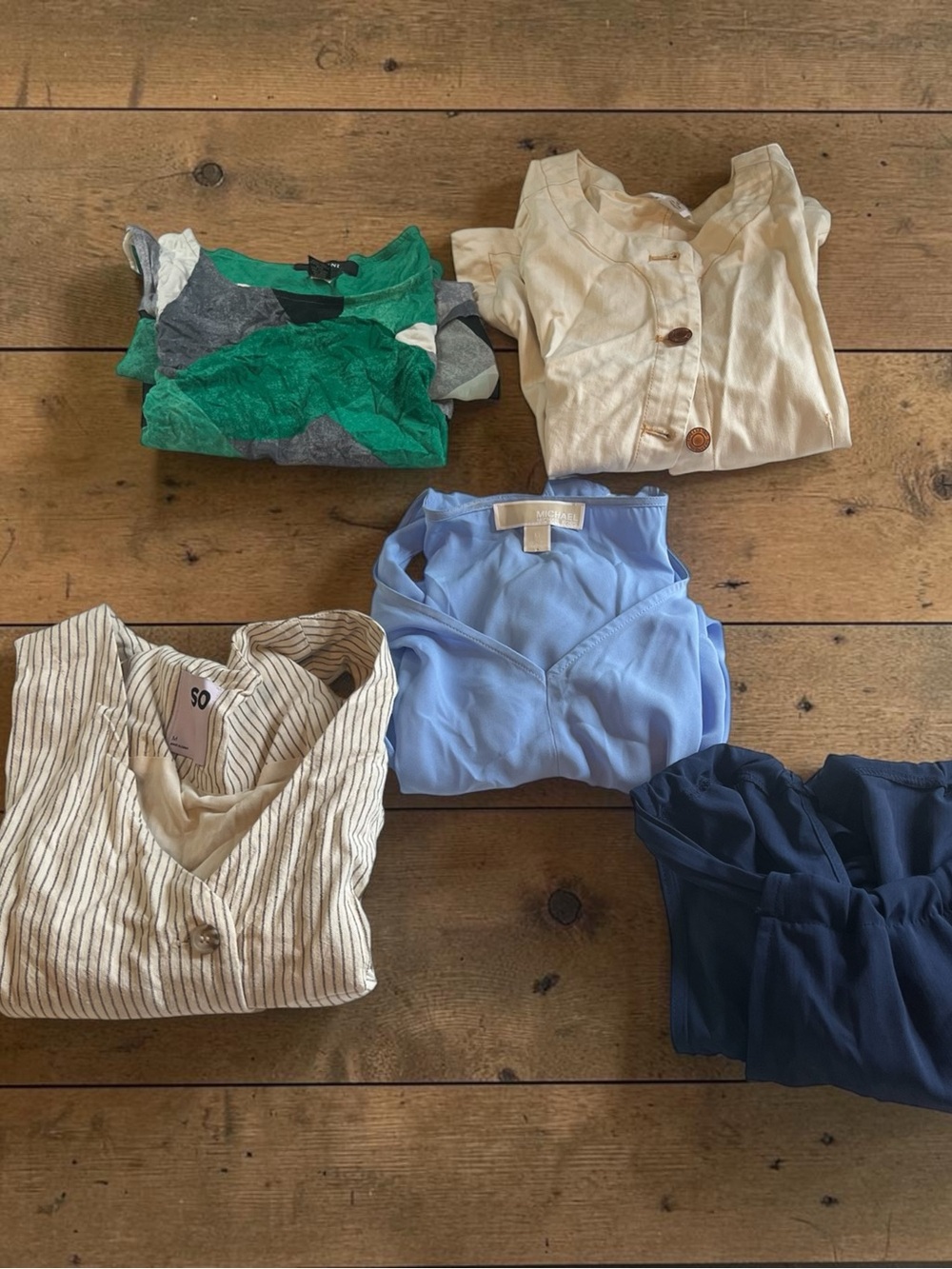5-Piece Women’s Clothing Bundle – Size M